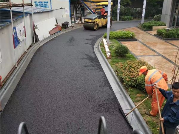 沥青道路维修施工